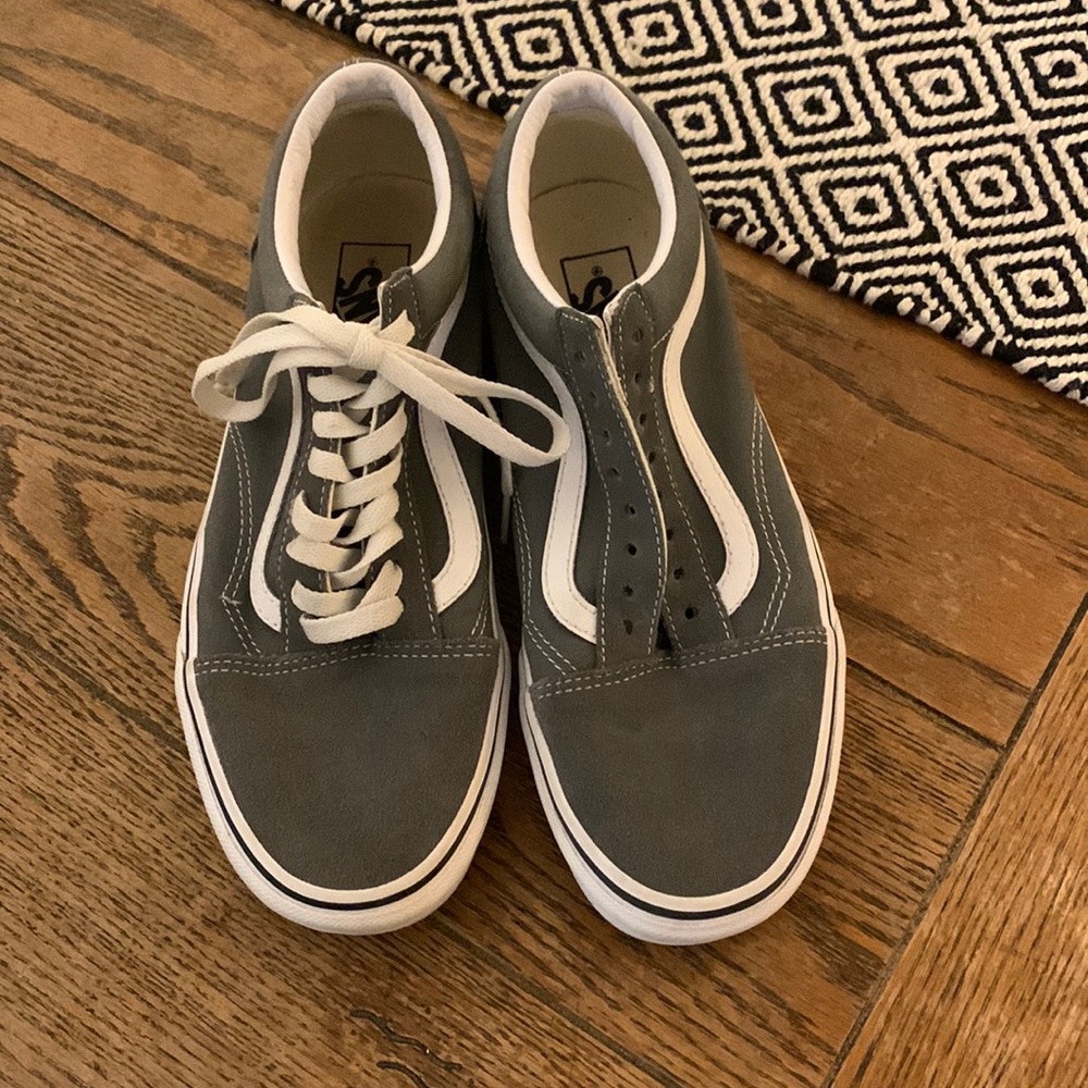 Women’s Vans Old Skool Skate Shoe in pewter grey suede. Size 9.5